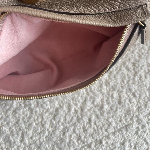 AUTHENTIC LOUIS VUITTON EMPREINTE
MONTSOROUS PM - Picture 2 of 16